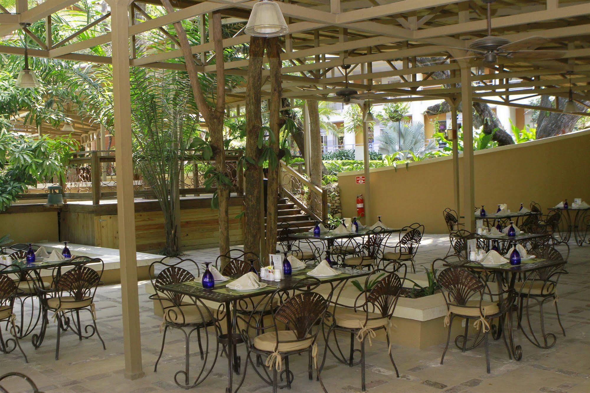 Hotel Royal Oasis (Adults Only) Порт о Пренс Екстериор снимка
